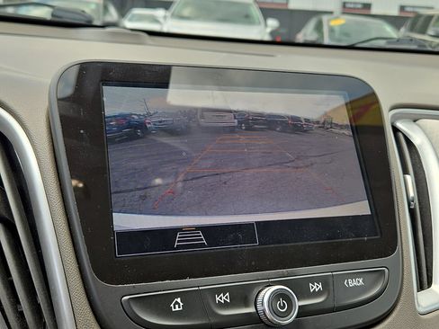Used 2021 Chevrolet Malibu LS FWD image 23