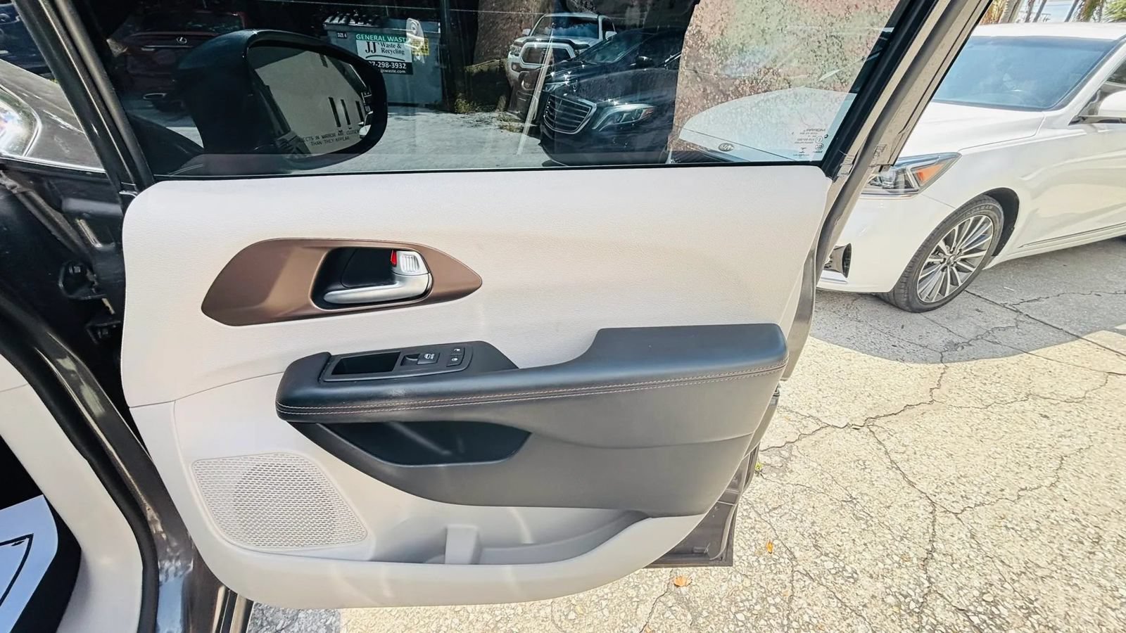 Used 2018 Chrysler Pacifica Touring-L Plus FWD image 14