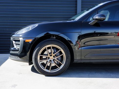 Used 2025 Porsche Macan AWD/4WD image 9
