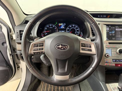 Used 2013 Subaru Outback 2.5i Limited w/ Special Appearance Pkg AWD/4WD image 4