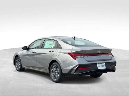 New 2026 Hyundai Elantra Blue image 3