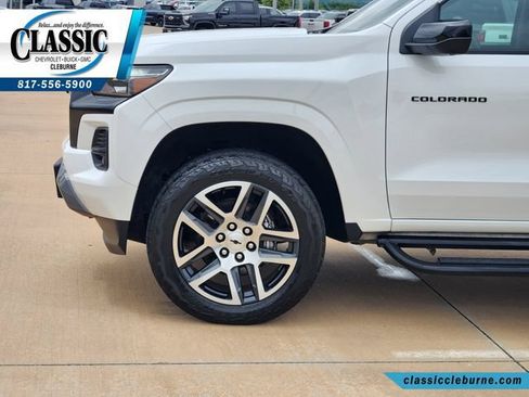 Used 2024 Chevrolet Colorado Z71 w/ Z71 Convenience Package 2 AWD/4WD image 12