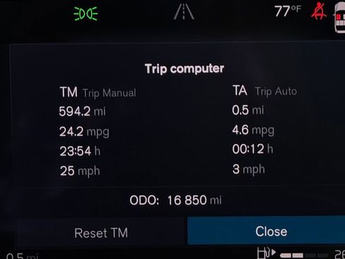 Used 2025 Volvo XC60 B5 Plus image 22