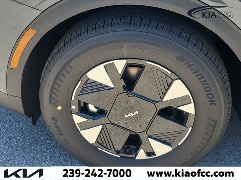 New 2026 Kia Sportage LX FWD image 8