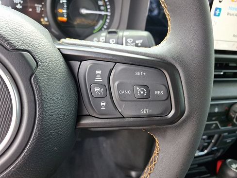 Used 2024 Jeep Wrangler Unlimited w/ Convenience Group AWD/4WD image 22