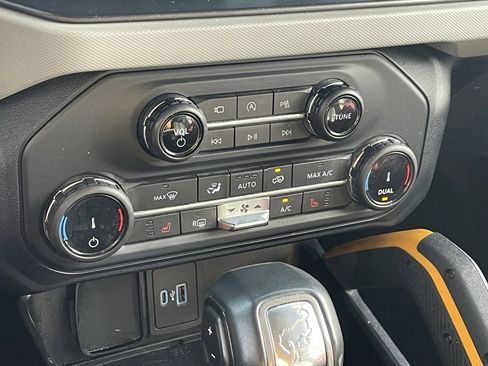 Used 2022 Ford Bronco Badlands image 7