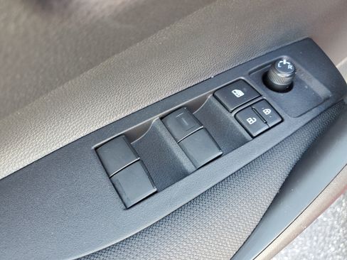 Used 2025 Toyota Corolla LE image 24