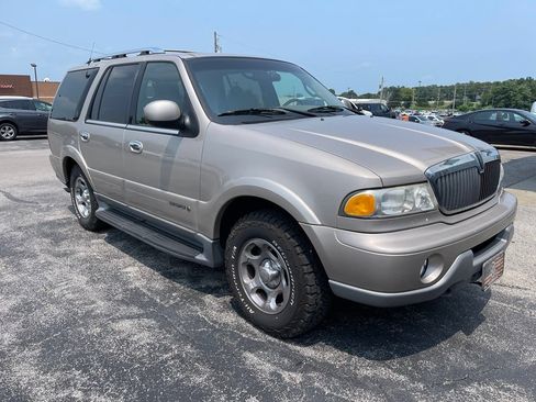 Used 2001 Lincoln Navigator 4WD image 2