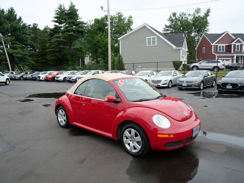 Used 2007 Volkswagen Beetle Convertible w/ Package 1 FWD image 2