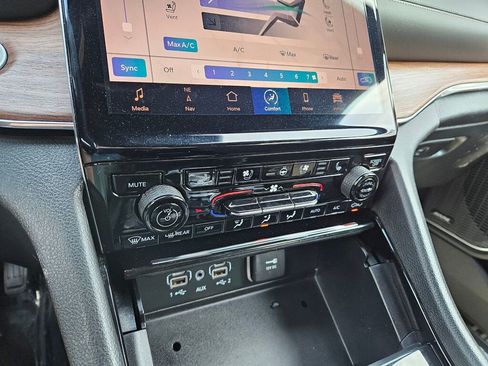 Used 2023 Jeep Grand Cherokee Summit w/ Luxury Tech Group V image 26