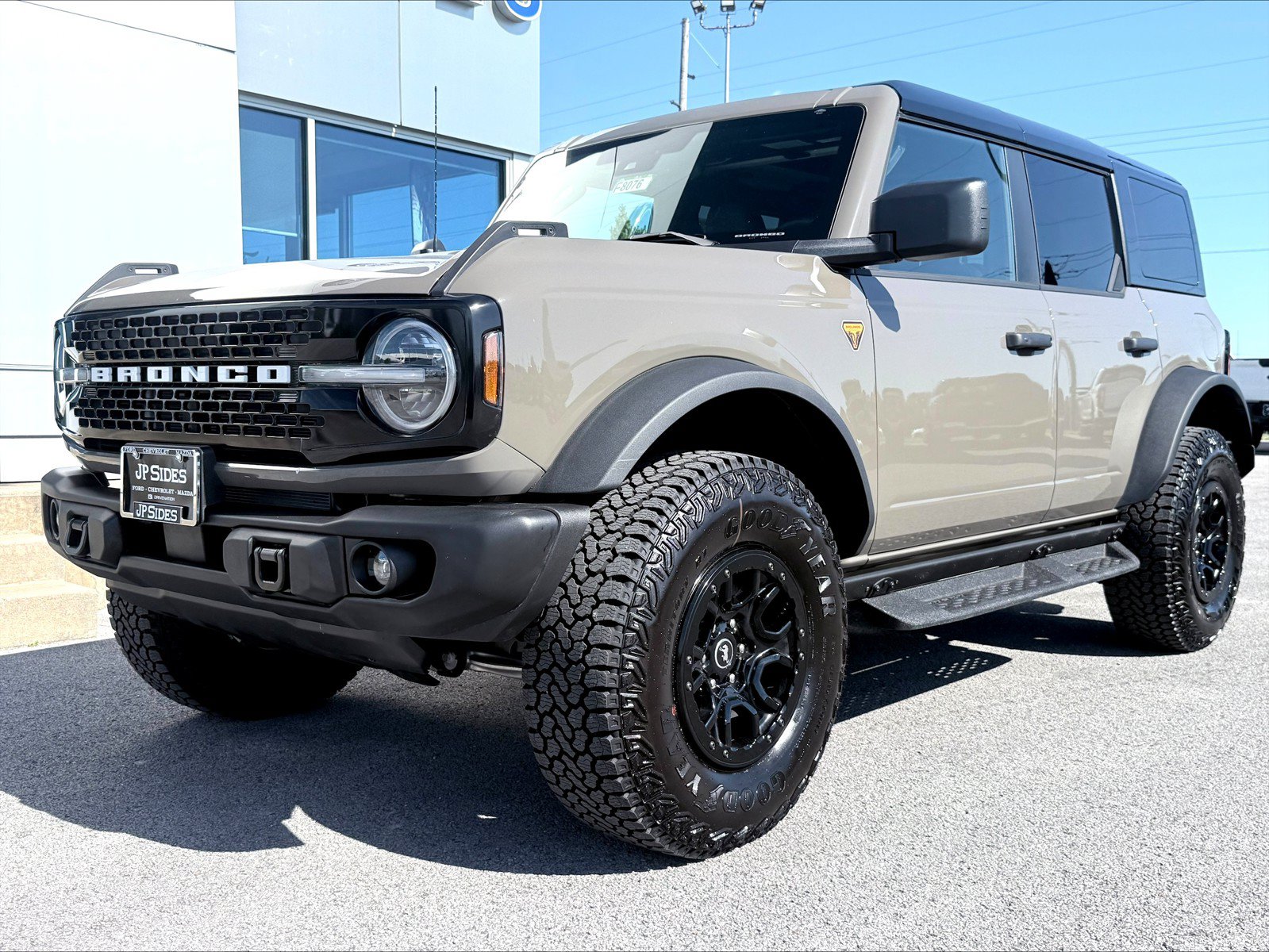 New 2026 Ford Bronco Badlands w/ Sasquatch Package AWD/4WD image 1