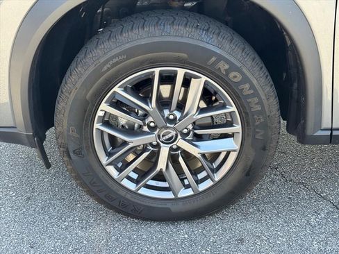 Used 2024 Nissan Rogue S AWD/4WD image 9