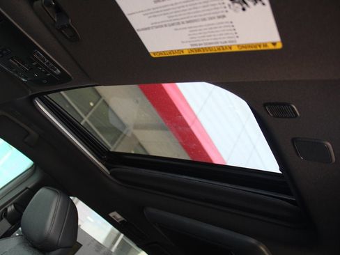 Used 2025 Toyota Sienna Platinum image 16