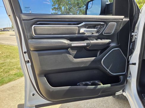 Used 2019 RAM 1500 Laramie AWD/4WD image 9