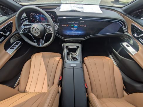 New 2026 Mercedes-Benz E 450 4MATIC Sedan image 13