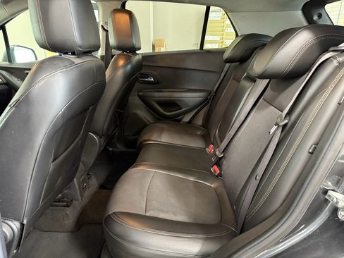 Used 2018 Chevrolet Trax LT w/ LT Convenience Package AWD/4WD image 12