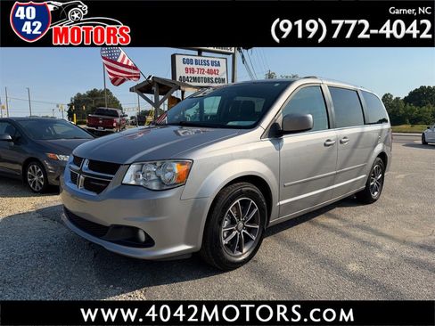 Used 2017 Dodge Grand Caravan SXT w/ Driver Convenience Group FWD image 1