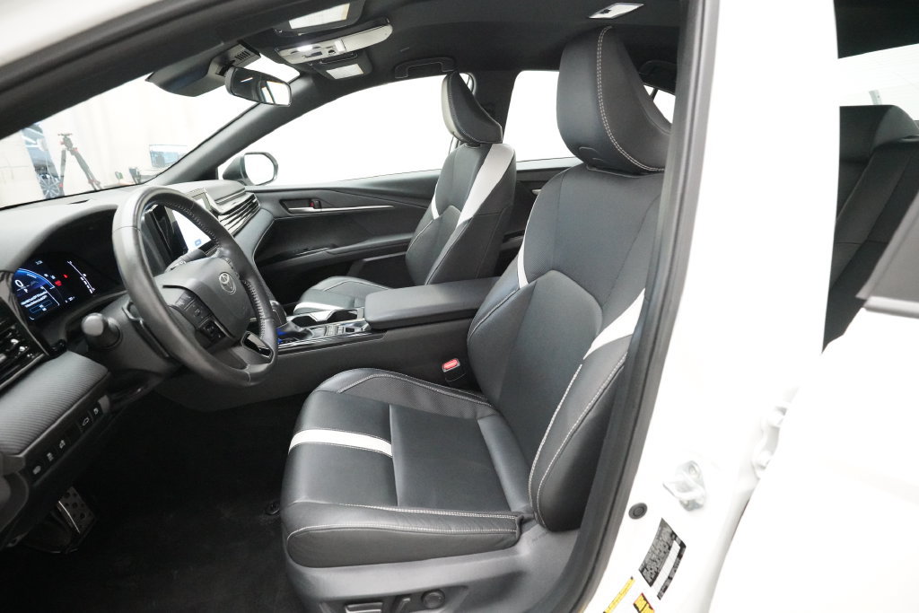 Used 2025 Toyota Camry SE FWD image 7