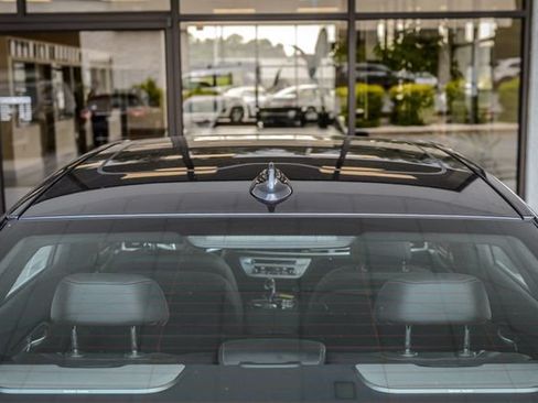 Used 2019 BMW 740i w/ M Sport Package RWD image 10