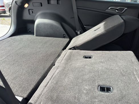 Used 2023 Kia Sportage LX image 34