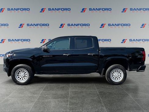 Used 2023 Chevrolet Colorado W/T RWD image 2
