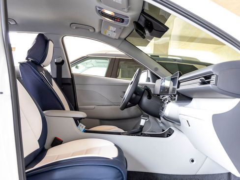 Used 2025 Hyundai Kona SEL image 27