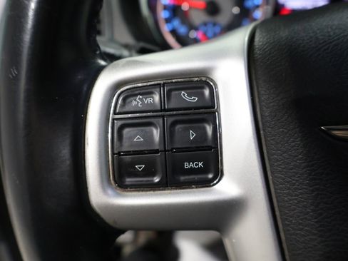 Used 2014 Chrysler Town & Country Touring image 29