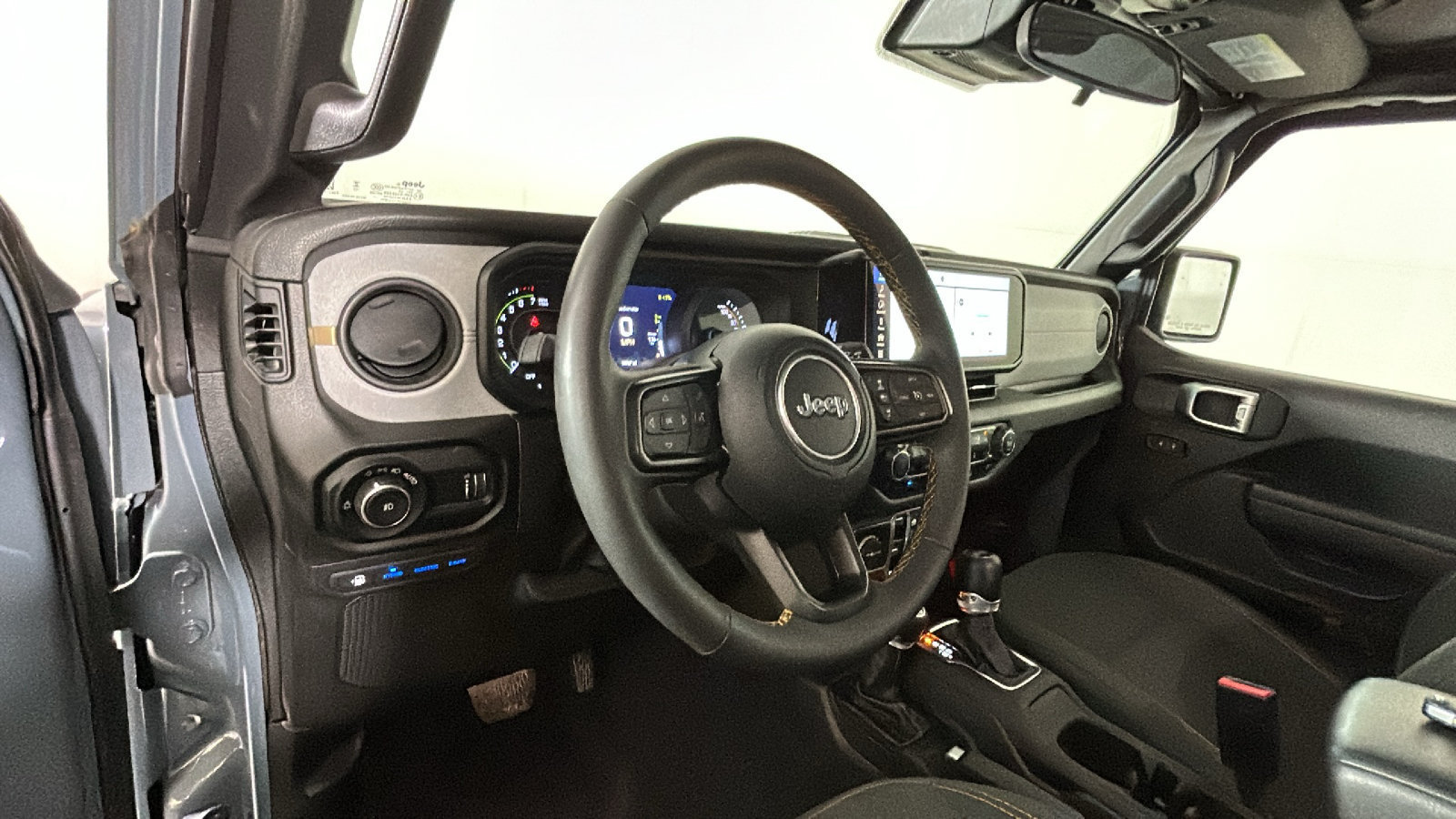 Used 2024 Jeep Wrangler Unlimited w/ Convenience Group AWD/4WD image 16