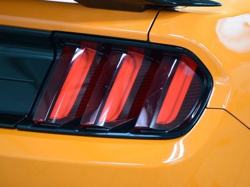 Used 2020 Ford Mustang Shelby GT350 w/ Technology Package RWD image 21