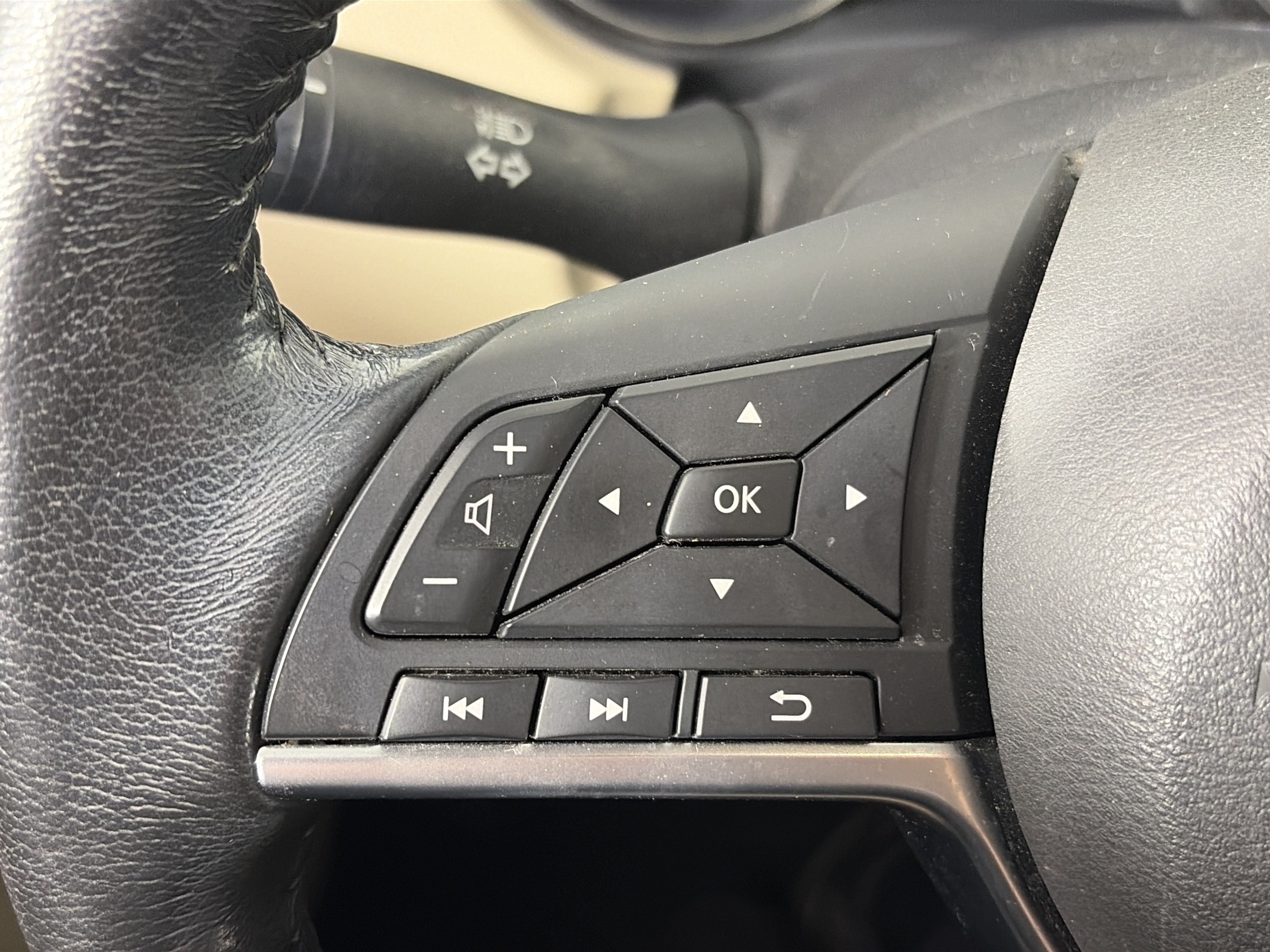 Used 2018 Nissan Rogue SV FWD image 34
