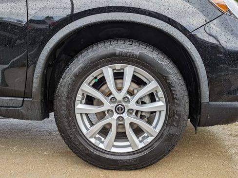 Used 2018 Nissan Rogue SV AWD/4WD image 11