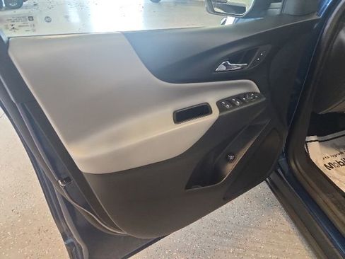 Used 2020 Chevrolet Equinox LT w/ Driver Convenience Package AWD/4WD image 11
