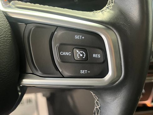 Used 2020 Jeep Gladiator Overland AWD/4WD image 27