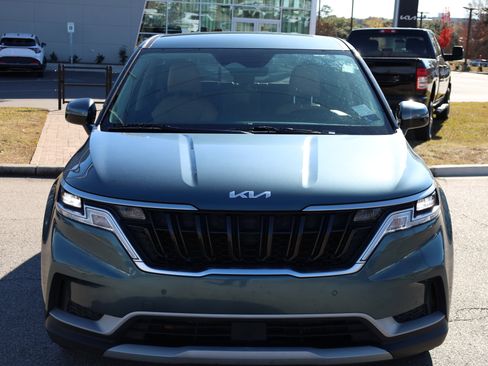 Used 2022 Kia Carnival EX image 8