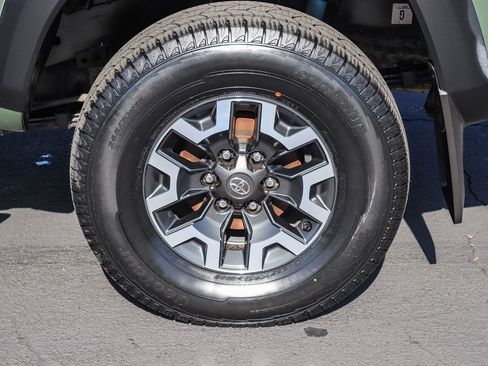 Certified 2022 Toyota Tacoma TRD Off-Road w/ Technology Package AWD/4WD image 7