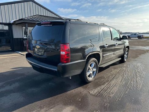 Used 2014 Chevrolet Suburban LTZ image 8