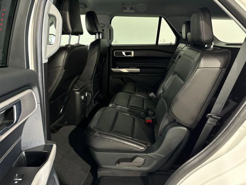 Used 2021 Ford Explorer XLT image 20