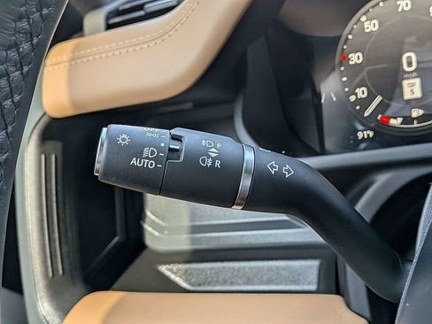 Used 2025 Land Rover Defender 110 X-Dynamic SE AWD/4WD image 31