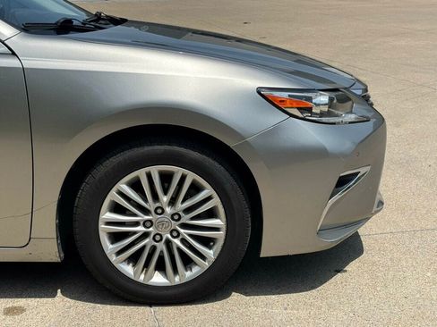 Used 2016 Lexus ES 350 w/ Premium Package w/Wood Trim FWD image 38
