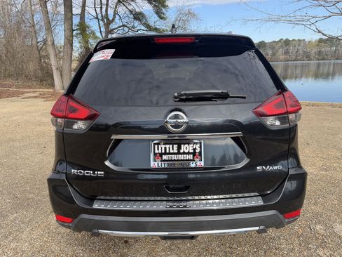 Used 2018 Nissan Rogue SV AWD/4WD image 4