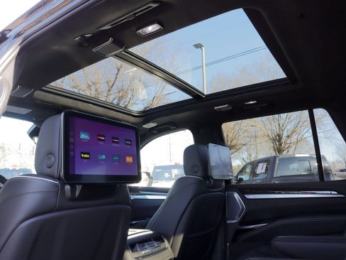 Used 2026 Cadillac Escalade Platinum Sport image 7