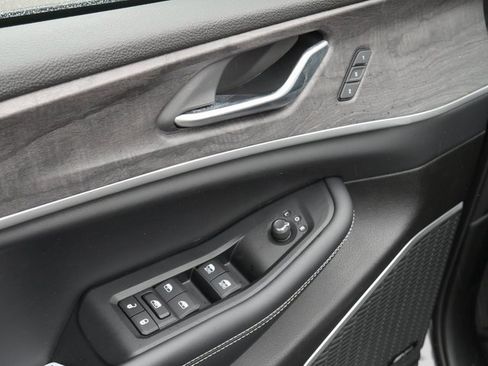 Used 2023 Jeep Grand Cherokee L Limited image 15