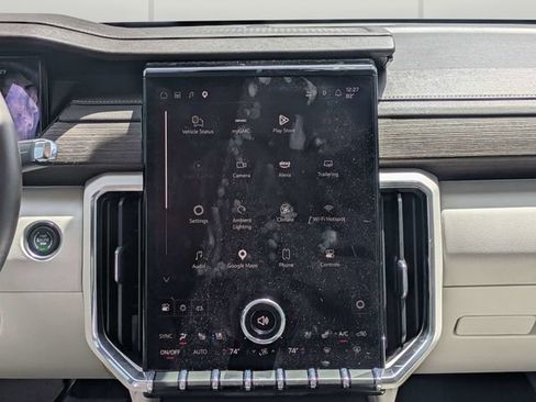 Used 2025 GMC Acadia Denali FWD image 19