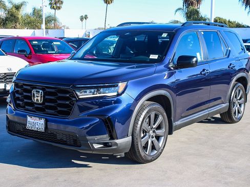 Certified 2023 Honda Pilot Sport image 3