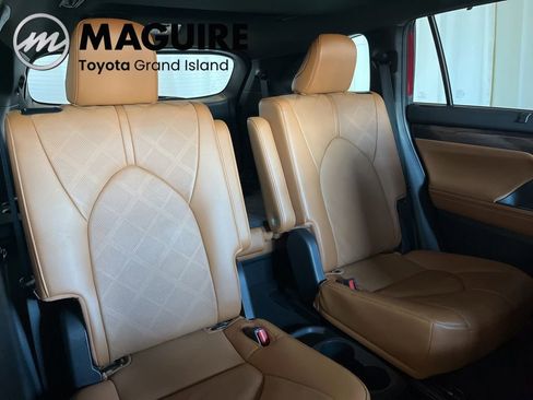 Used 2023 Toyota Highlander Platinum image 35