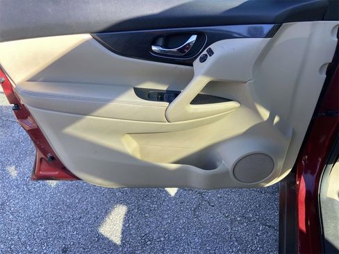 Used 2016 Nissan Rogue SL w/ SL Premium Package image 13