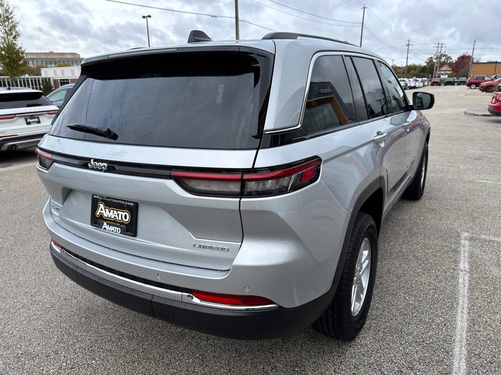 Used 2023 Jeep Grand Cherokee Laredo AWD/4WD image 7