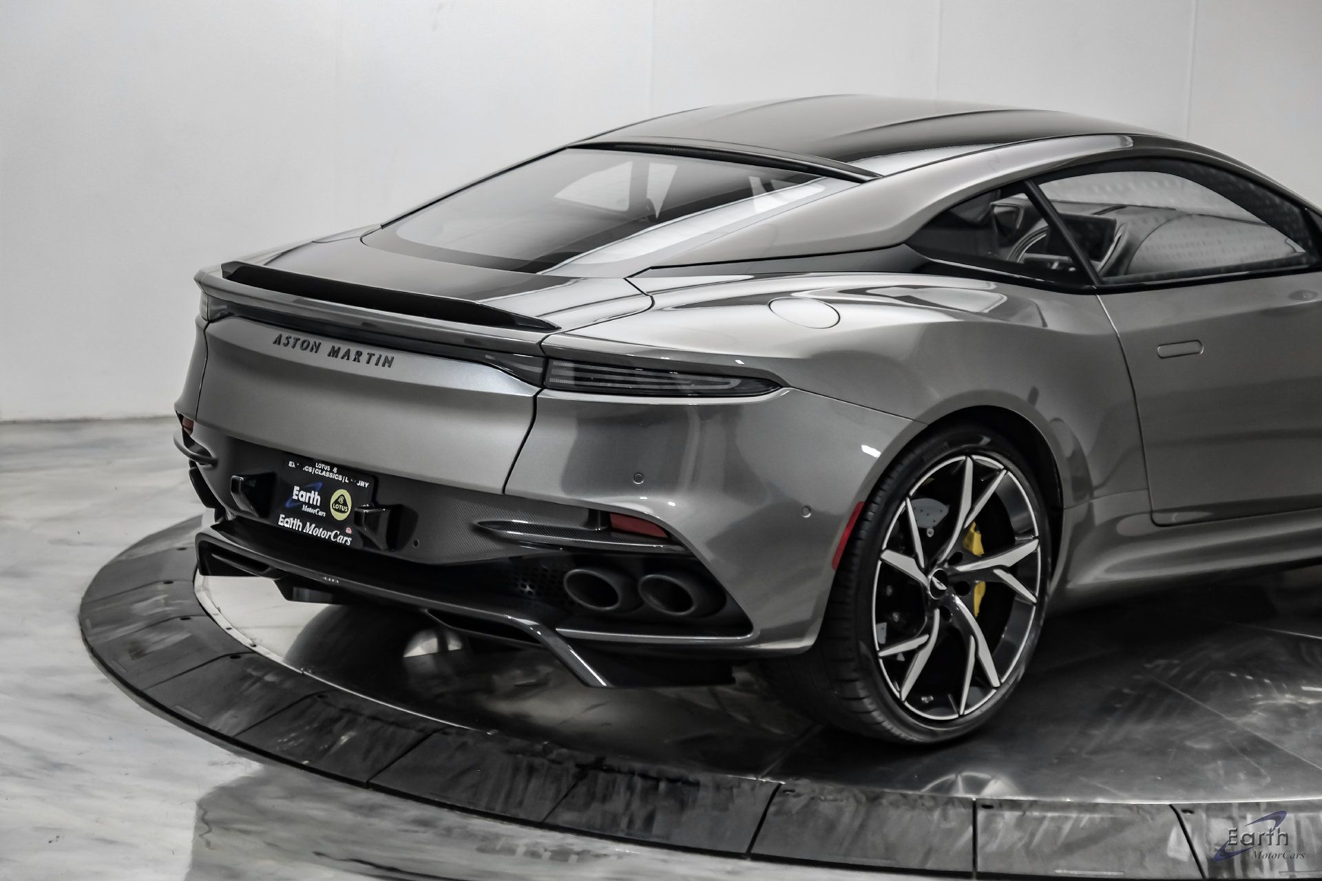 Used 2019 Aston Martin DBS Superleggera RWD image 19