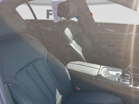 Used 2021 BMW 740i w/ M Sport Package image 15