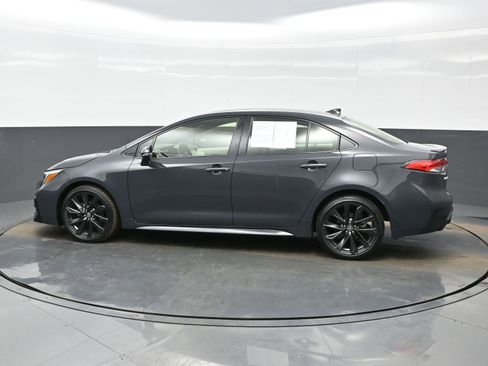 Used 2023 Toyota Corolla SE w/ SE Premium Package image 3